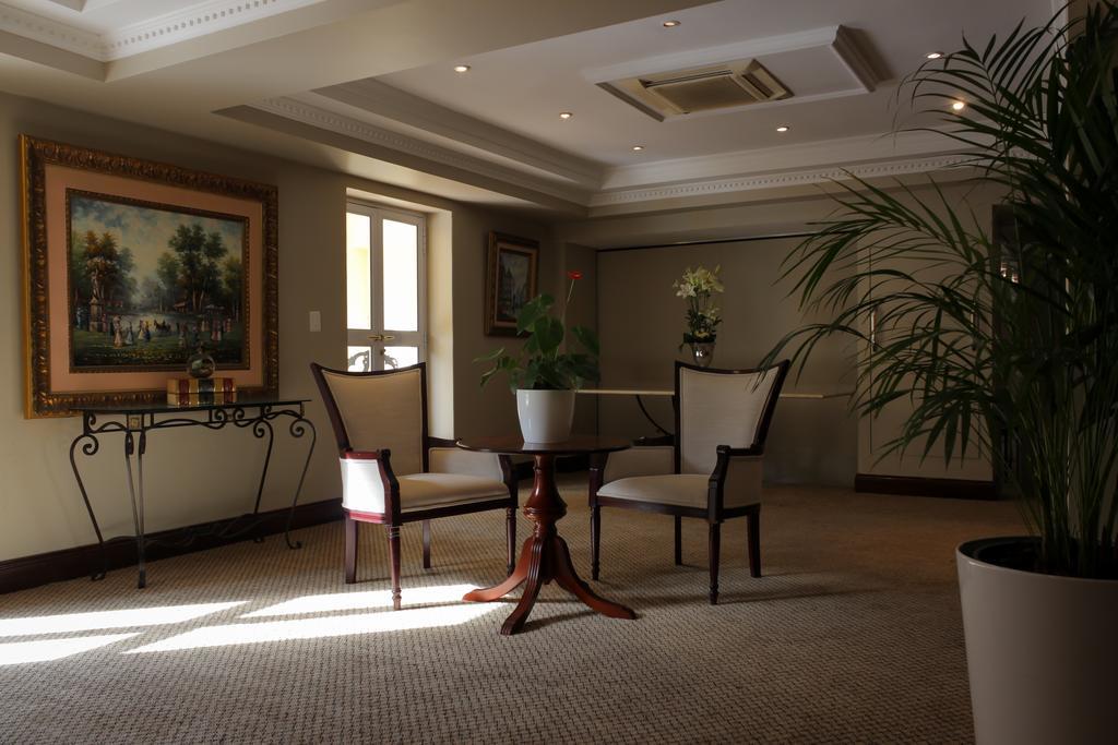 Hotel Le Vendome Cape Town Dış mekan fotoğraf The interior of the hotel