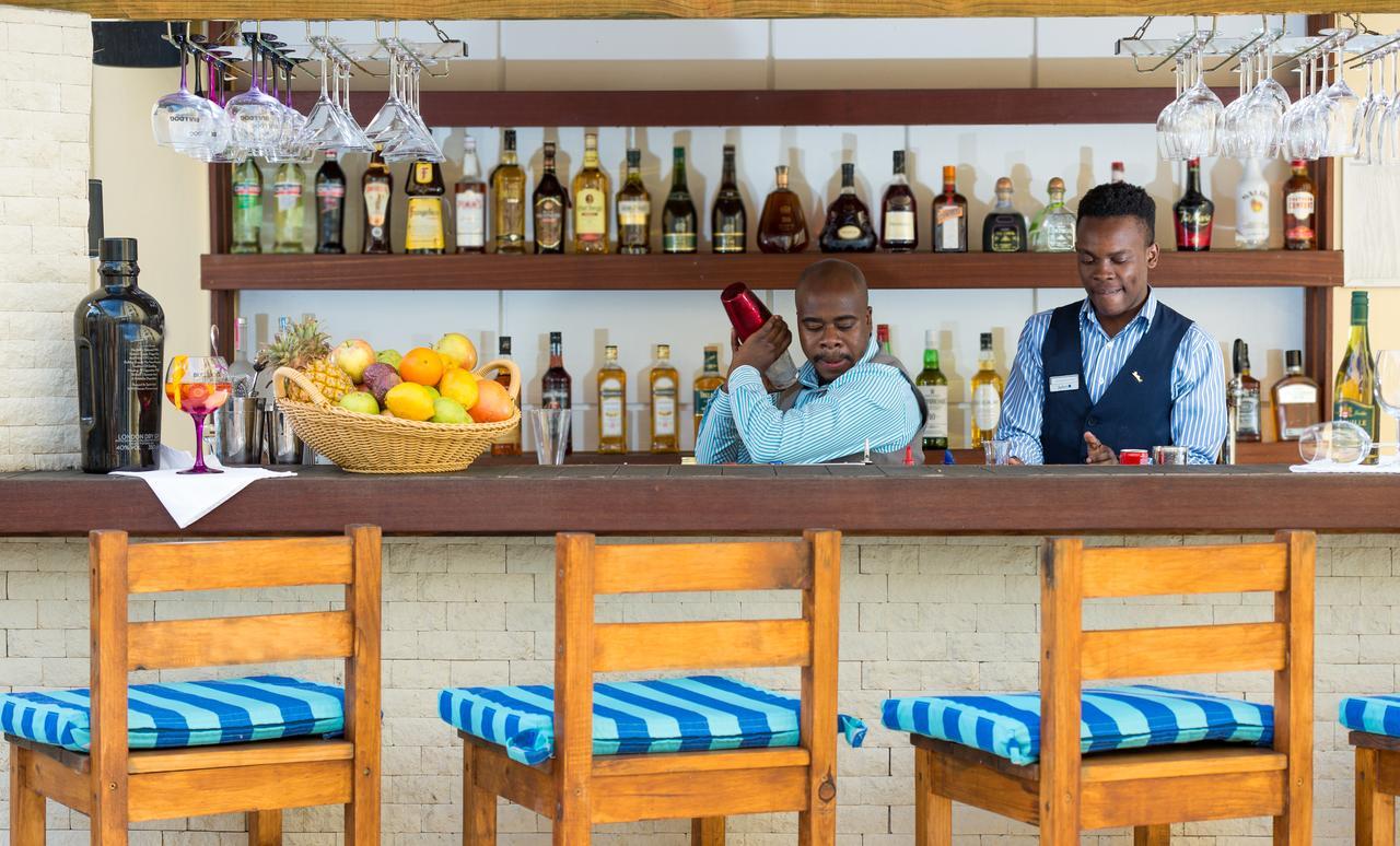 Hotel Le Vendome Cape Town Dış mekan fotoğraf A bar in Kenya